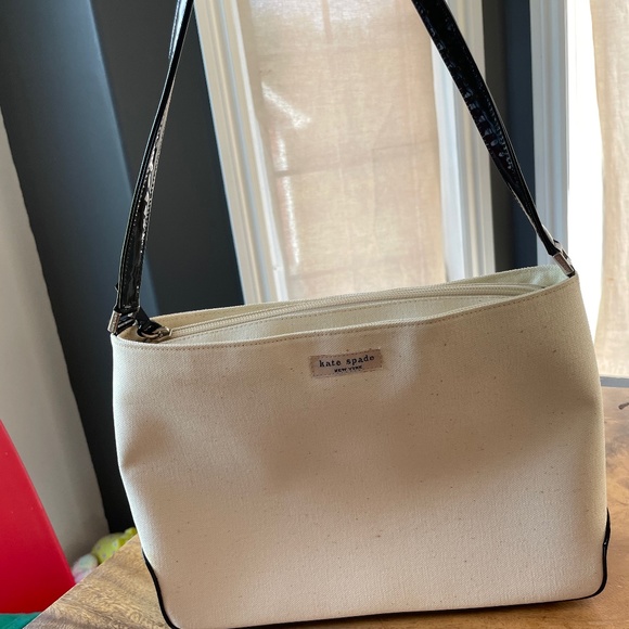 Kate Spade hand bag ♠️ PRICE NEGOTIABLE - Picture 1 of 3